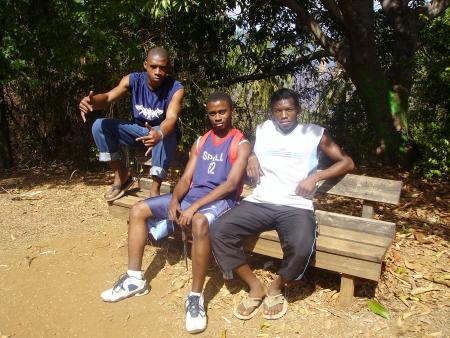 Usher, Ahmed et Ali